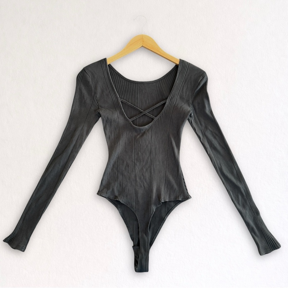 Aerie Ribbed Gray Long Sleeve Crisscross Bodysuit Size M
